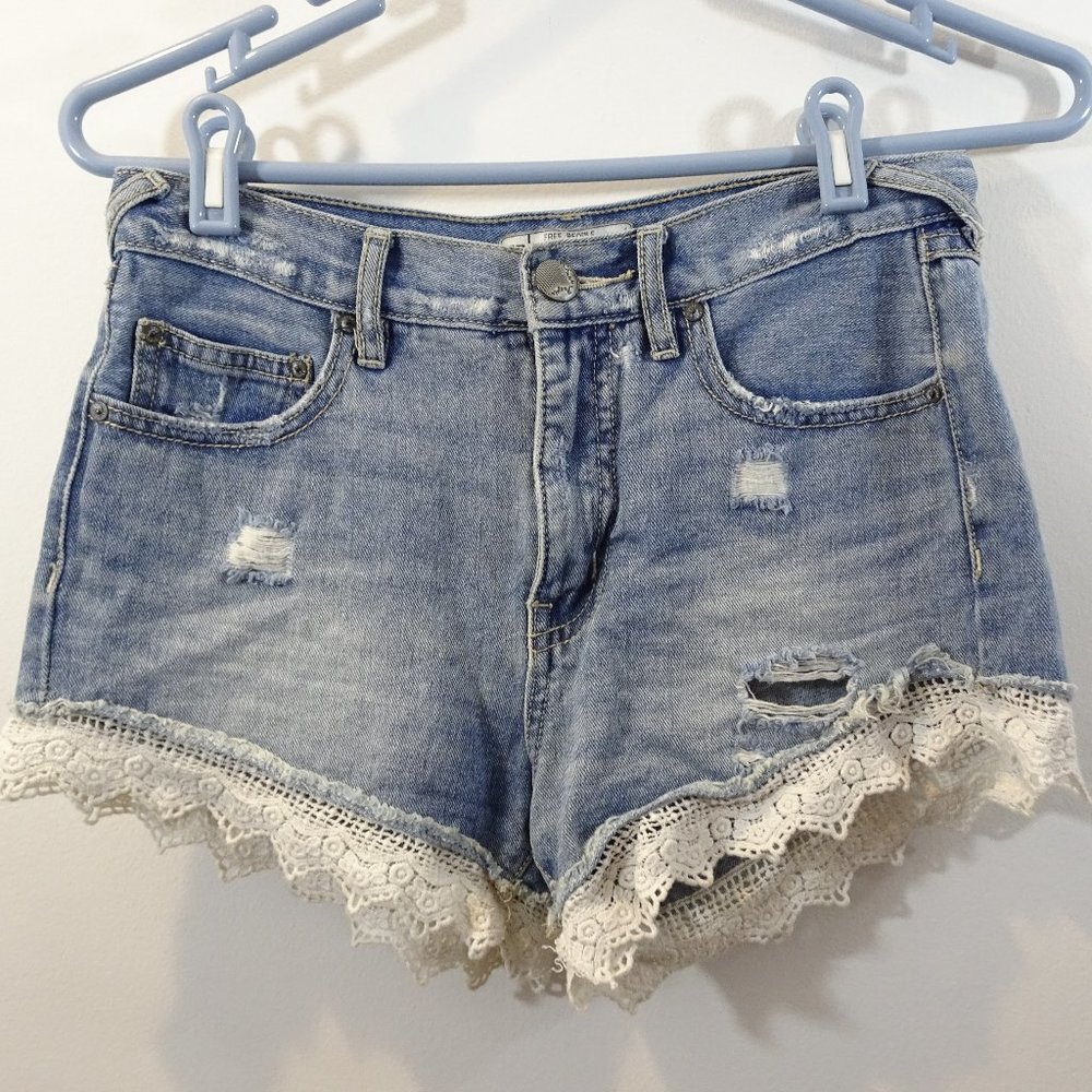 Free People Lace Trim Denim Jean Shorts Size 24 Distressed Casual Blue W…